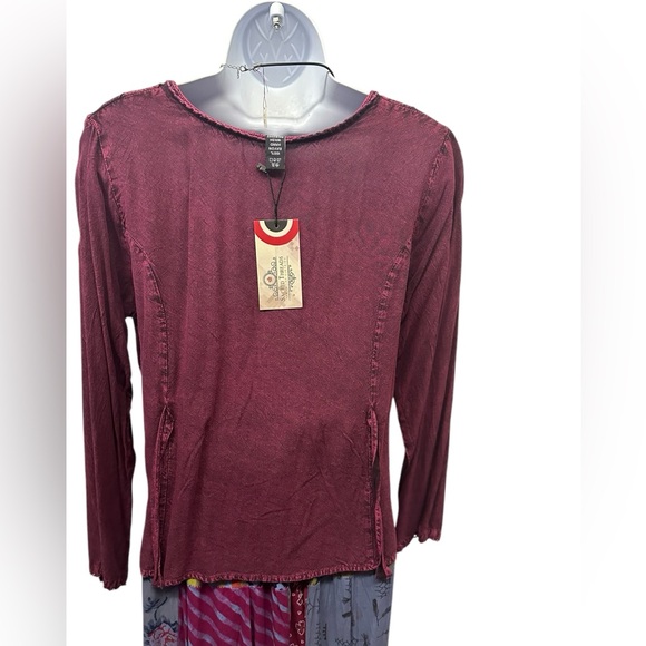 NWT.  Sacred Threads Onesize Blouse 224652/1.  BL/RD1 - Picture 2 of 3